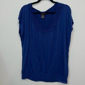 Torrid size 1 blue drapey tshirt with crochet neckline